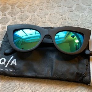 Quay Australia Cat Eye Sunglasses w original case